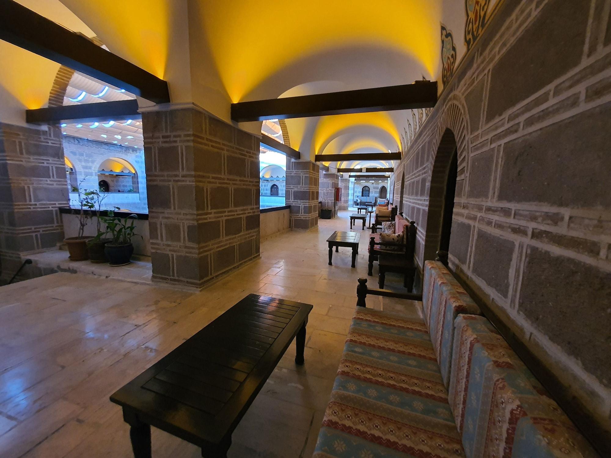 Cesme Kanuni Kervansaray Historical Hotel Exterior foto