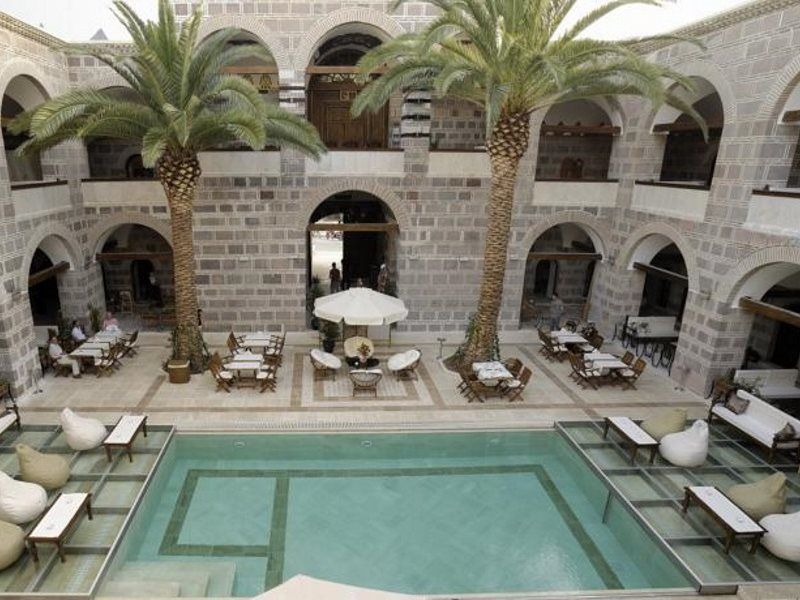 Cesme Kanuni Kervansaray Historical Hotel Exterior foto